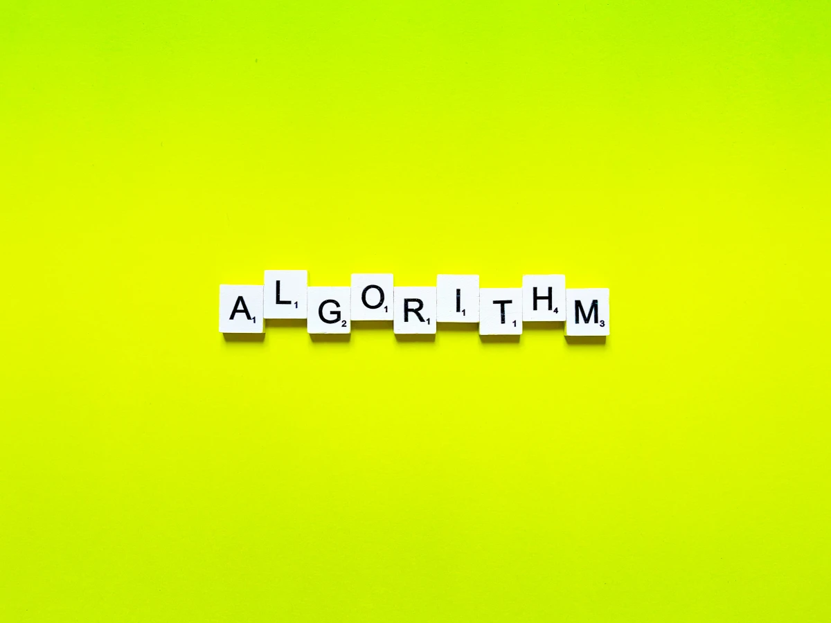 La régulation des algorithmes de tarification dynamique : un défi juridique majeur